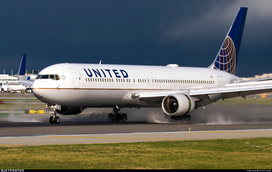 United Airlines' Oldest Boeing 767 Likely a Write-Off After Hard Landing Incident